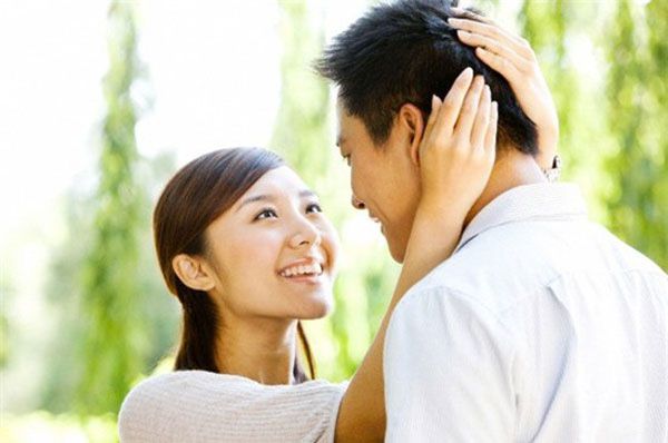 8 cách để chàng 'không thể rời mắt' khỏi bạn