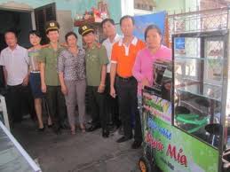 Hội LHPN quận Cẩm Lệ trao sinh kế cho phụ nữ nghèo