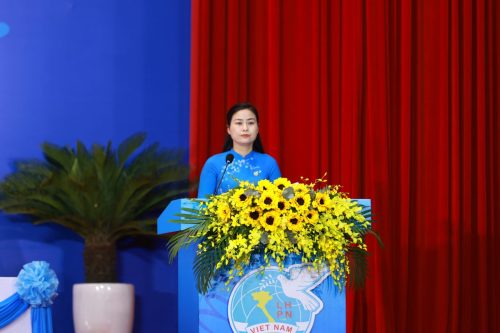 7-Dong-chi-Dang-Thi-Bao-Trinh-tuyen-bo-ly-do-gioi-thieu-dai-bieu